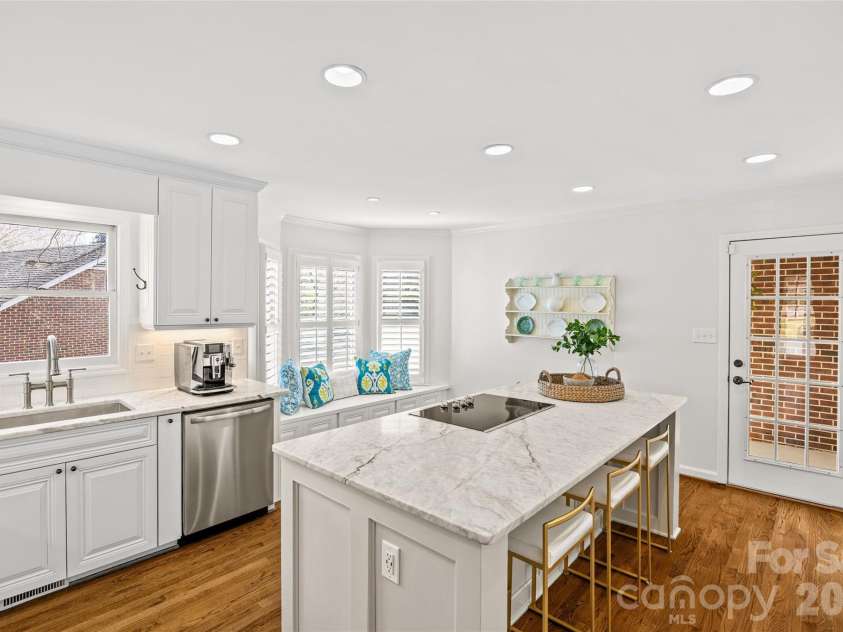 1104 Hulston Court, Charlotte, NC 28211.  MLS# CAR4354975, YatesRealty ID 12703. 