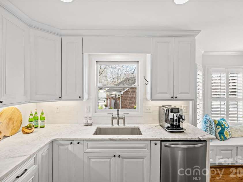 1104 Hulston Court, Charlotte, NC 28211.  MLS# CAR4354975, YatesRealty ID 12703. 