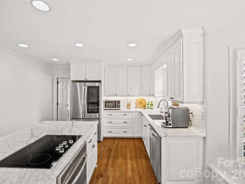 1104 Hulston Court, Charlotte, NC 28211.  MLS# CAR4354975, YatesRealty ID 12703. 