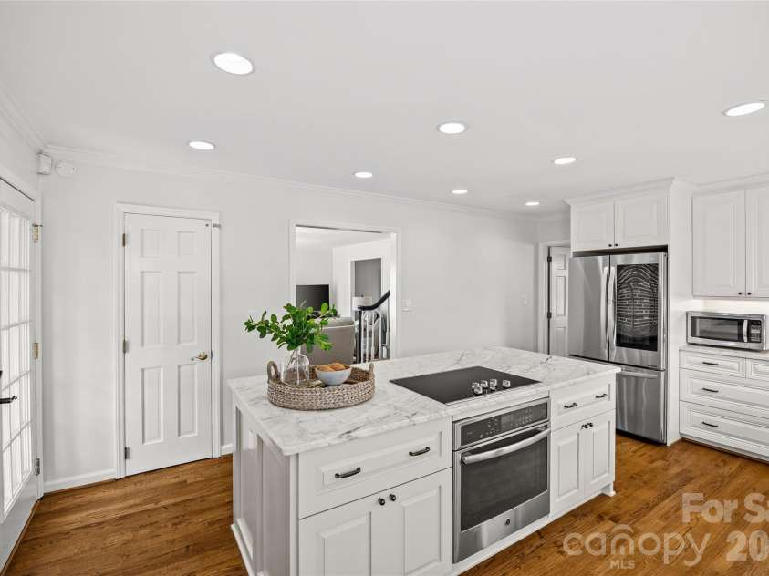 1104 Hulston Court, Charlotte, NC 28211.  MLS# CAR4354975, YatesRealty ID 12703. 