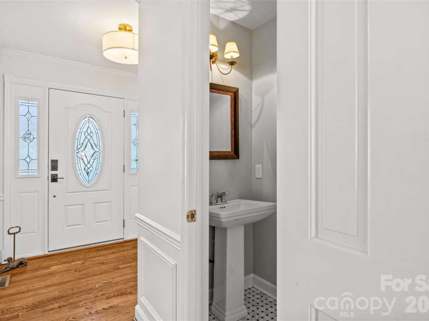 1104 Hulston Court, Charlotte, NC 28211.  MLS# CAR4354975, YatesRealty ID 12703. 