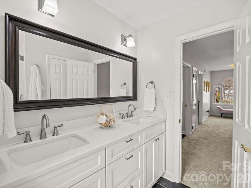 1104 Hulston Court, Charlotte, NC 28211.  MLS# CAR4354975, YatesRealty ID 12703. 
