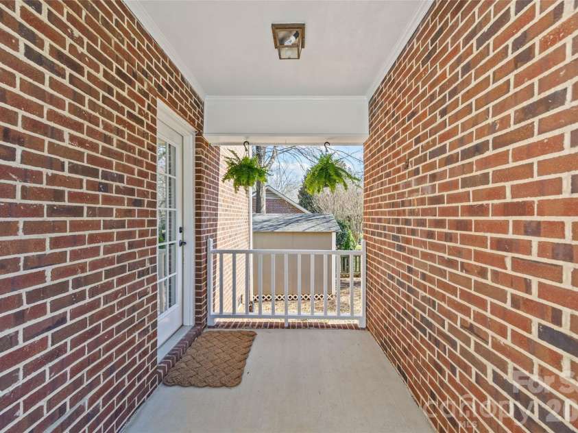 1104 Hulston Court, Charlotte, NC 28211.  MLS# CAR4354975, YatesRealty ID 12703. 
