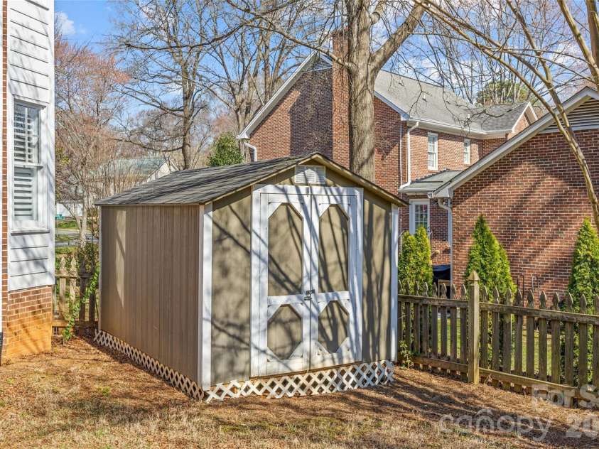 1104 Hulston Court, Charlotte, NC 28211.  MLS# CAR4354975, YatesRealty ID 12703. 