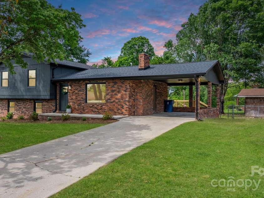 606 Hillcrest Street, Hudson, NC 28638.  MLS# CAR4255015, YatesRealty ID 12703. 