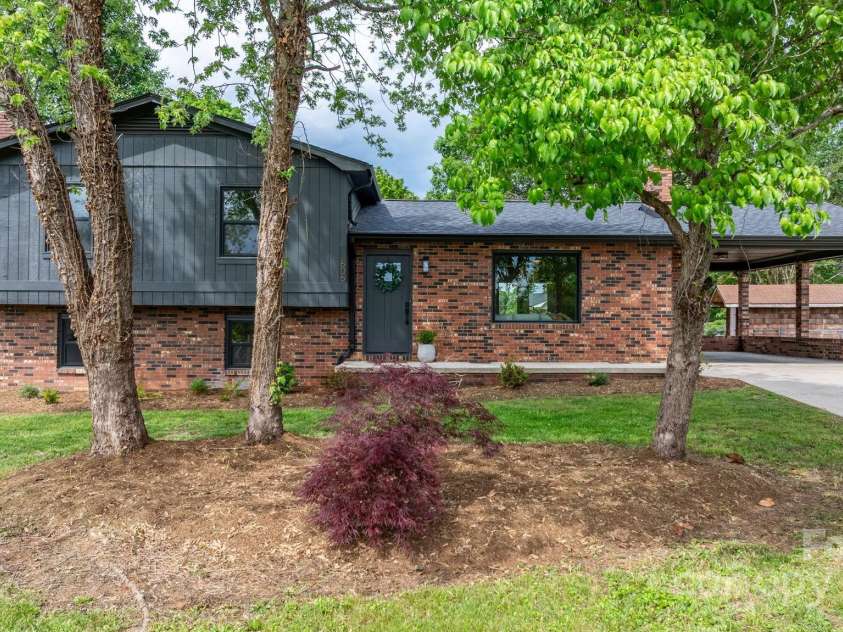 606 Hillcrest Street, Hudson, NC 28638.  MLS# CAR4255015, YatesRealty ID 12703. 