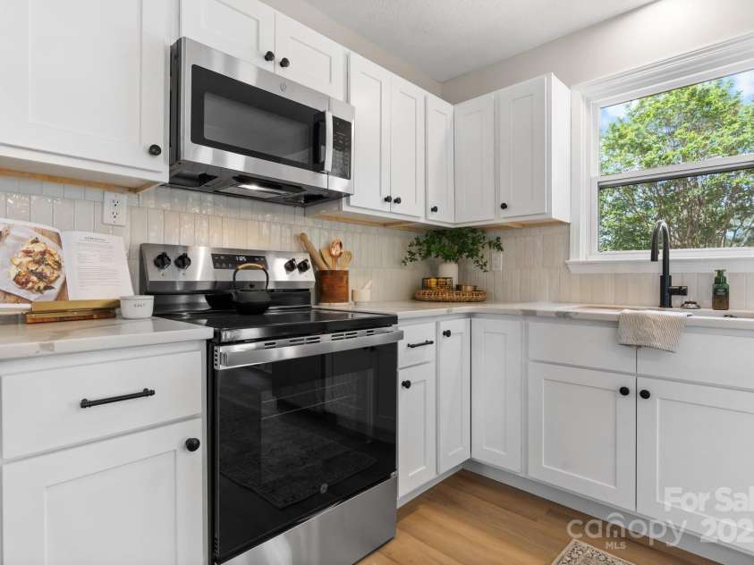 606 Hillcrest Street, Hudson, NC 28638.  MLS# CAR4255015, YatesRealty ID 12703. 