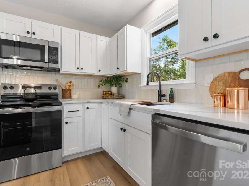 606 Hillcrest Street, Hudson, NC 28638.  MLS# CAR4255015, YatesRealty ID 12703. 