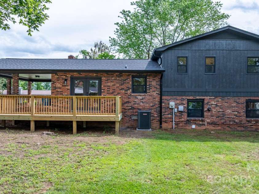 606 Hillcrest Street, Hudson, NC 28638.  MLS# CAR4255015, YatesRealty ID 12703. 