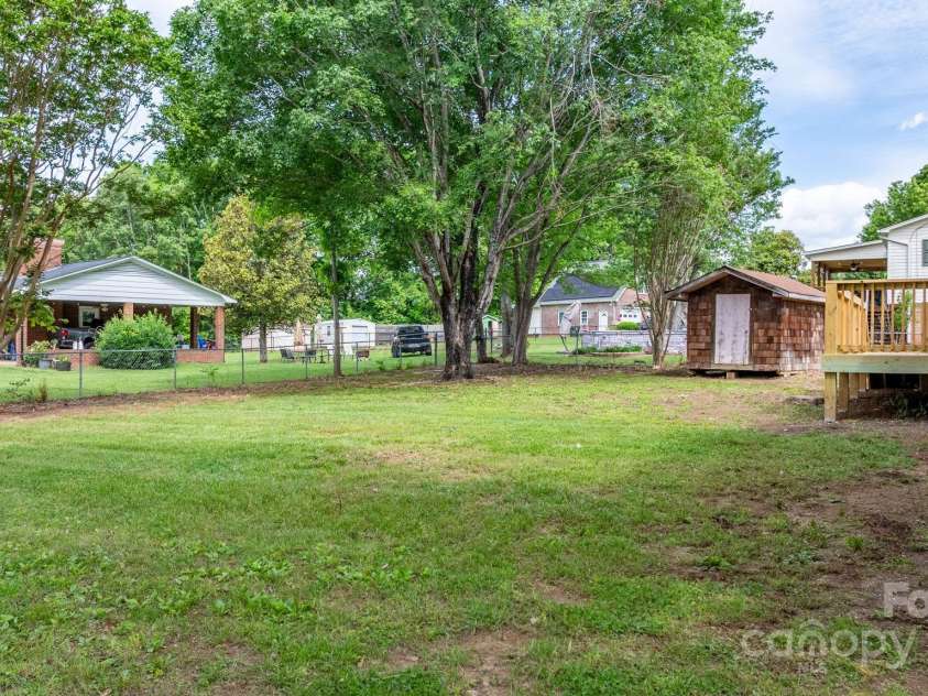 606 Hillcrest Street, Hudson, NC 28638.  MLS# CAR4255015, YatesRealty ID 12703. 