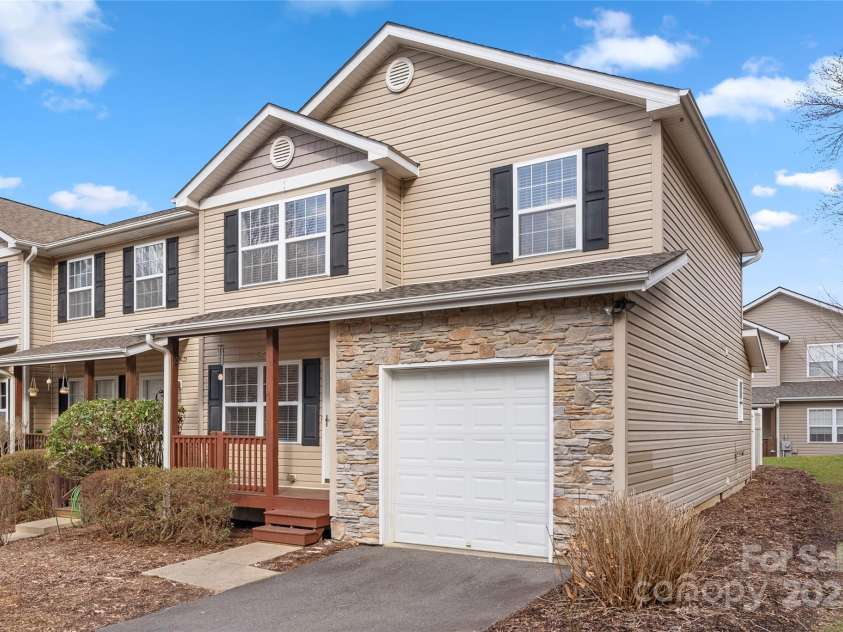 210 Pembrook Road, Swannanoa, NC 28778.  MLS# CAR4231531, YatesRealty ID 12705. 