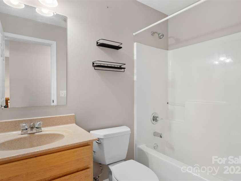 210 Pembrook Road, Swannanoa, NC 28778.  MLS# CAR4231531, YatesRealty ID 12705. Guest Bath