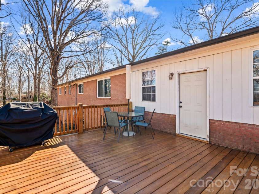 183 Jane Sowers Road, Statesville, NC 28625.  MLS# CAR4352171, YatesRealty ID 12706. 