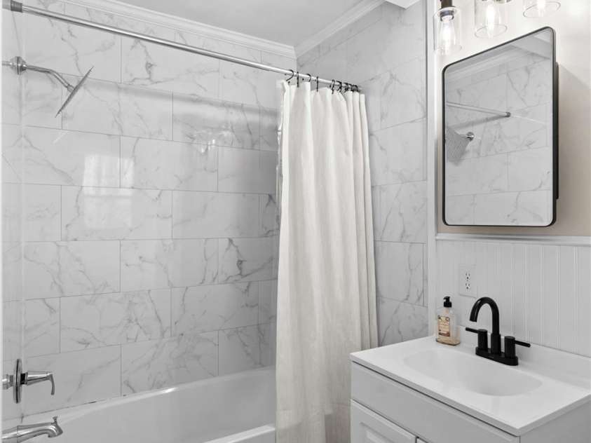 183 Jane Sowers Road, Statesville, NC 28625.  MLS# CAR4352171, YatesRealty ID 12706. Master bath