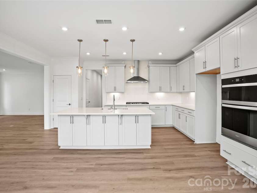 13911 Penbury Lane, Charlotte, NC 28278.  MLS# CAR4365021, YatesRealty ID 12707. 