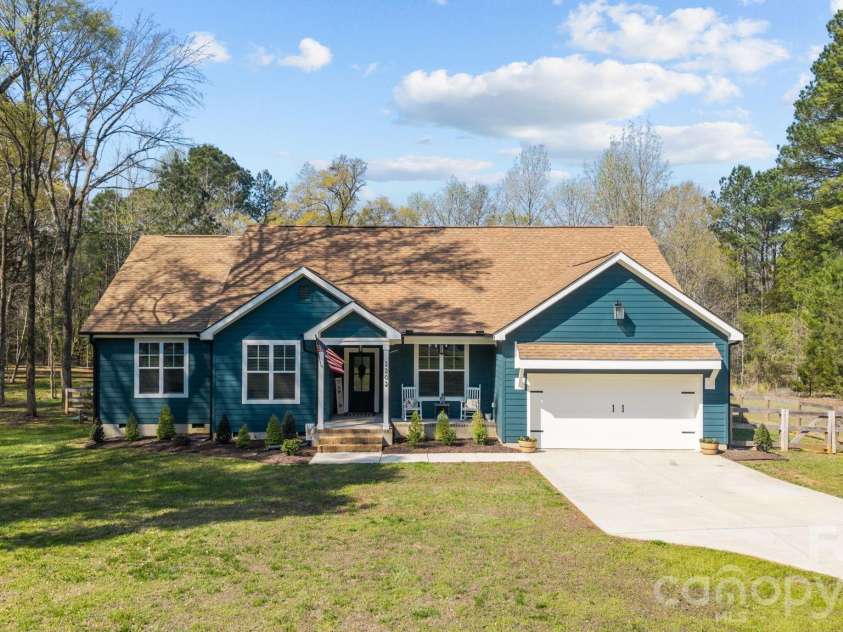 2202 Lannie Lane, Rock Hill, SC 29730.  MLS# CAR4362631, YatesRealty ID 12708. 