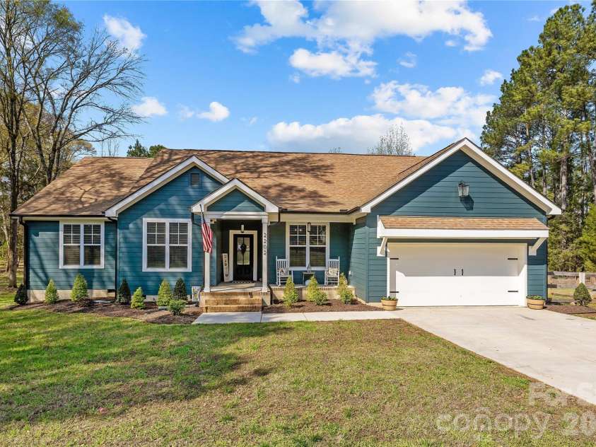 2202 Lannie Lane, Rock Hill, SC 29730.  MLS# CAR4362631, YatesRealty ID 12708. WELCOME HOME!