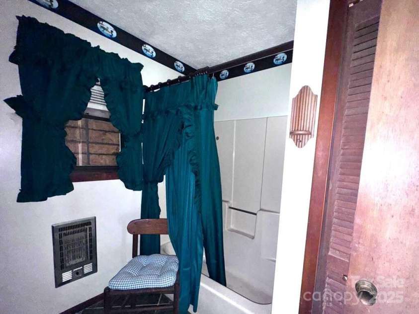 198 Big Rock Drive, Hayesville, NC 28904.  MLS# CAR4227070, YatesRealty ID 12709. 