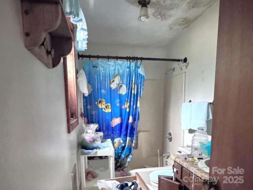 198 Big Rock Drive, Hayesville, NC 28904.  MLS# CAR4227070, YatesRealty ID 12709. 