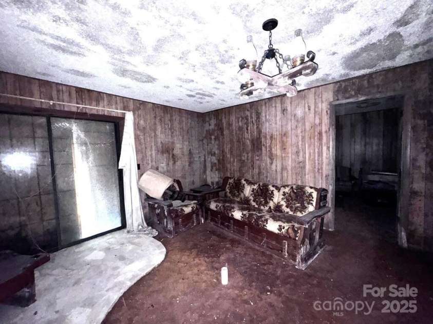 198 Big Rock Drive, Hayesville, NC 28904.  MLS# CAR4227070, YatesRealty ID 12709. 