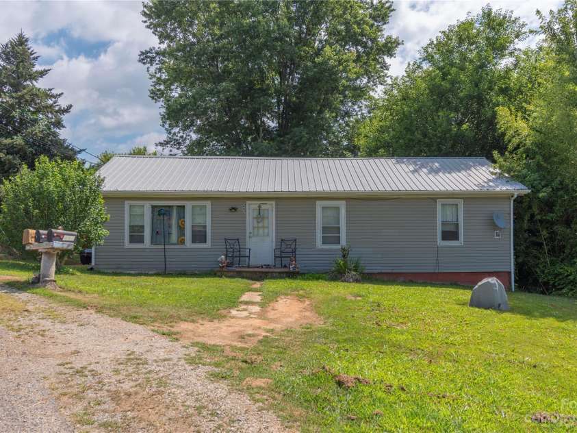 492, 518 and 524 Scruggs Circle, Canton, NC 28716.  MLS# CAR4050806, YatesRealty ID 1271. 