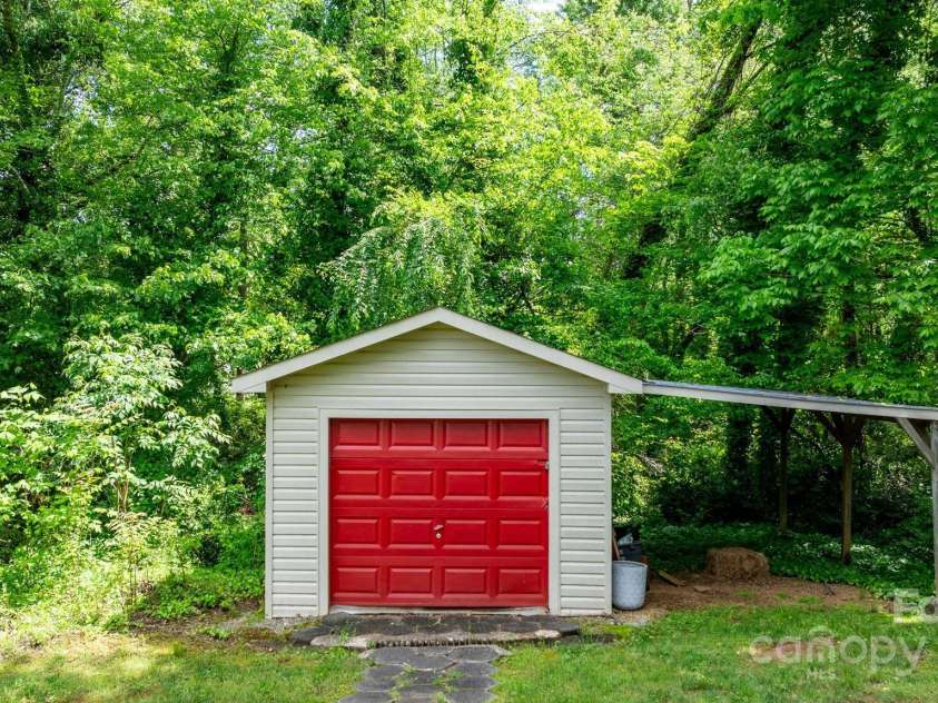 114 Eastwood Park Drive, Lenoir, NC 28645.  MLS# CAR4252137, YatesRealty ID 12710. 12'x16' Outbuilding