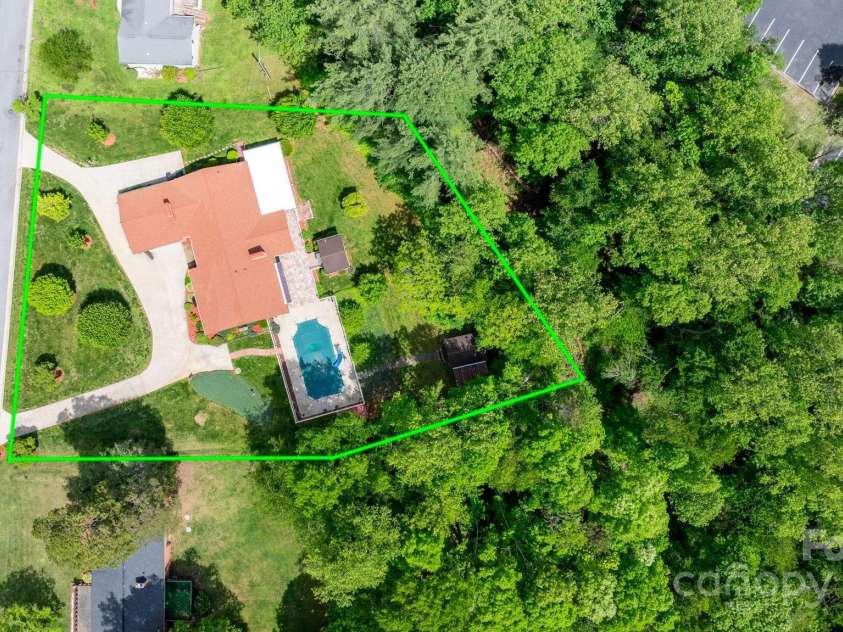 114 Eastwood Park Drive, Lenoir, NC 28645.  MLS# CAR4252137, YatesRealty ID 12710. 