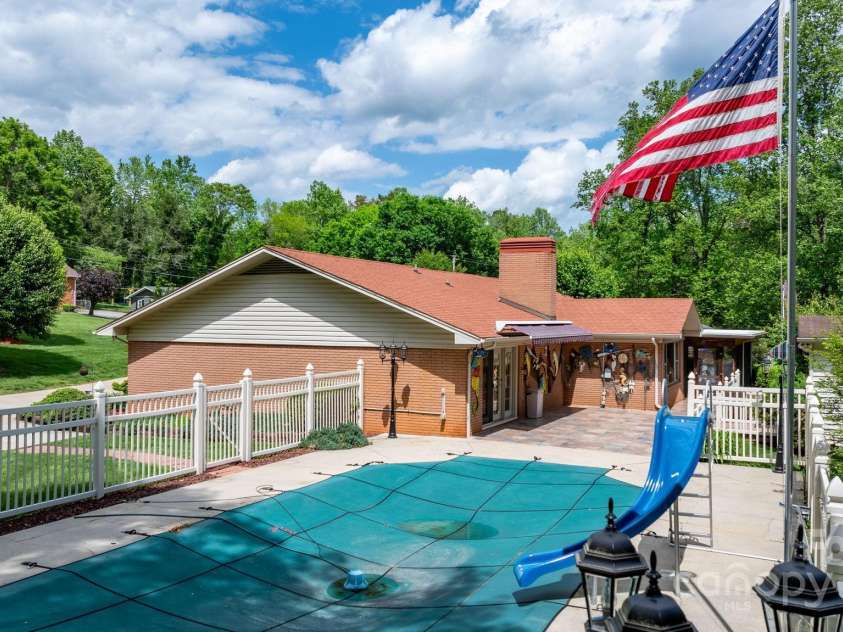 114 Eastwood Park Drive, Lenoir, NC 28645.  MLS# CAR4252137, YatesRealty ID 12710. 