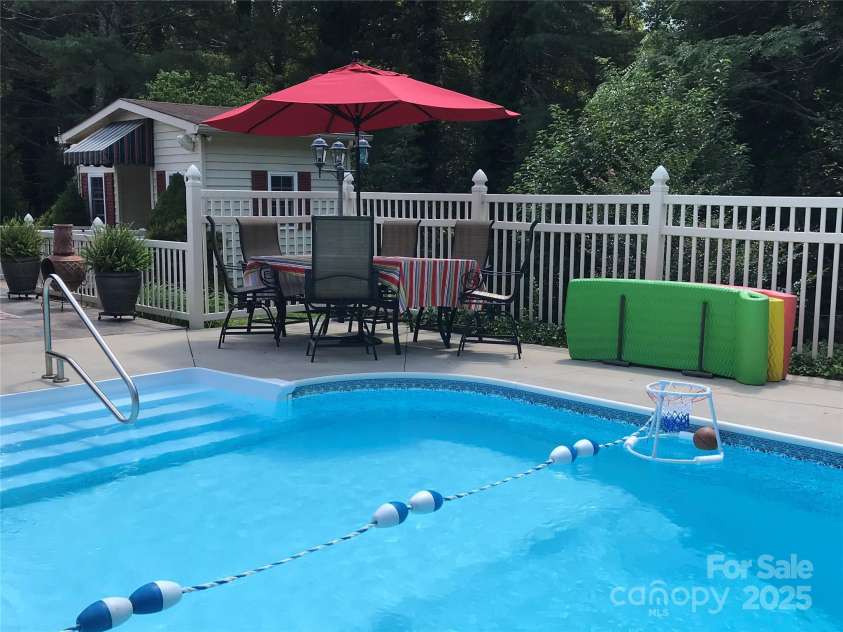 114 Eastwood Park Drive, Lenoir, NC 28645.  MLS# CAR4252137, YatesRealty ID 12710. Day View of Pool