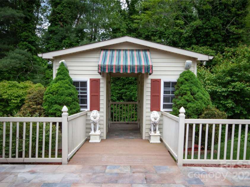 114 Eastwood Park Drive, Lenoir, NC 28645.  MLS# CAR4252137, YatesRealty ID 12710. Full Bath House & Pool Storage