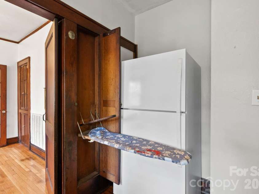 15 Conestee Place, Asheville, NC 28801.  MLS# CAR4358029, YatesRealty ID 12711. 