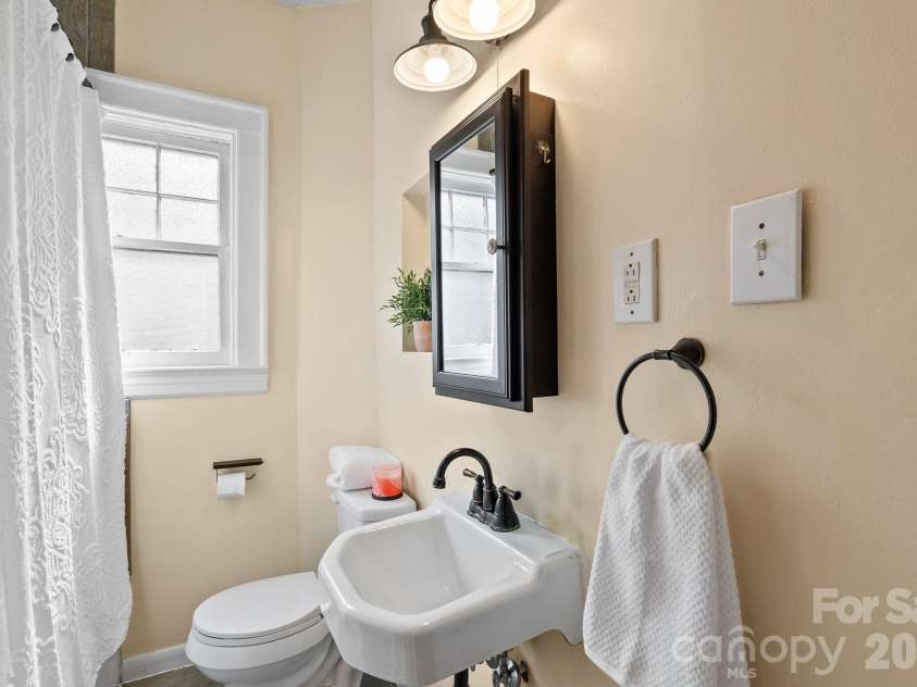 15 Conestee Place, Asheville, NC 28801.  MLS# CAR4358029, YatesRealty ID 12711. A bathroom with good natural light. 