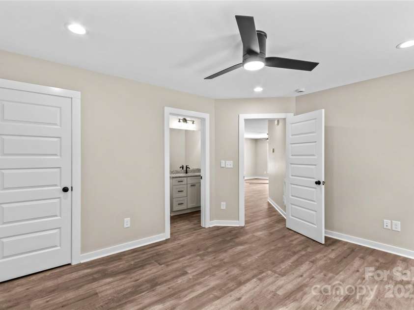 630 Bell Street, Statesville, NC 28677.  MLS# CAR4257043, YatesRealty ID 12711. 