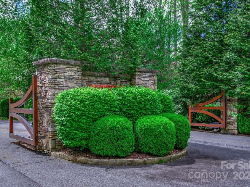 139 Beaver Lodge Trail, Blowing Rock, NC 28605.  MLS# CAR4257022, YatesRealty ID 12712. Gated Entry
