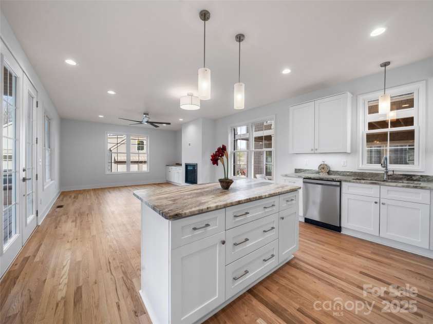 24 Skyvue Court, Saluda, NC 28773.  MLS# CAR4199762, YatesRealty ID 12712. 
