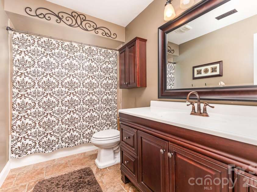 2505 Mountain Folk Lane, Waxhaw, NC 28173.  MLS# CAR4268986, YatesRealty ID 12713. Full Bath