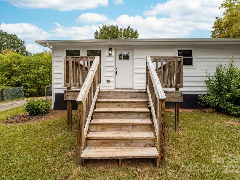 115 Georgia Avenue, Bessemer City, NC 28016.  MLS# CAR4164309, YatesRealty ID 12715. 