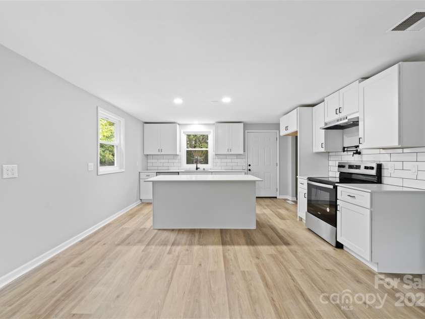 115 Georgia Avenue, Bessemer City, NC 28016.  MLS# CAR4164309, YatesRealty ID 12715. 