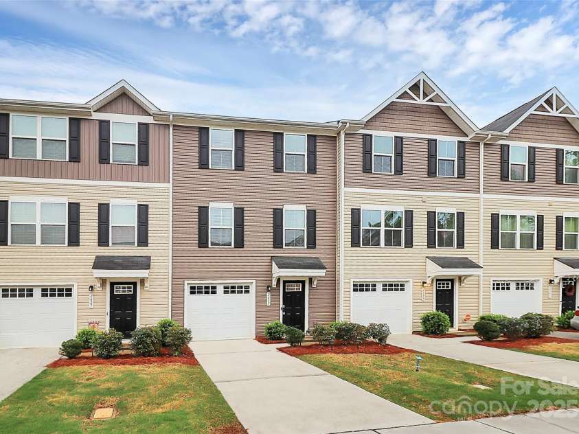 2635 Mccurdy Trail, Charlotte, NC 28269.  MLS# CAR4254188, YatesRealty ID 12716. 
