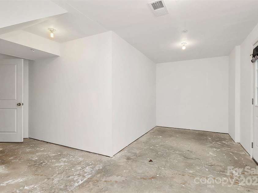 2635 Mccurdy Trail, Charlotte, NC 28269.  MLS# CAR4254188, YatesRealty ID 12716. 