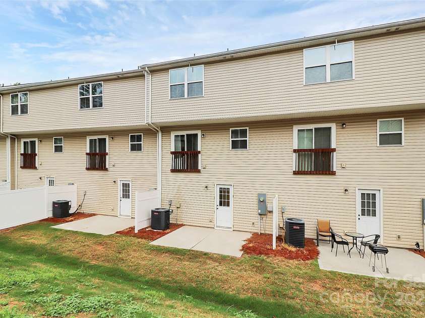 2635 Mccurdy Trail, Charlotte, NC 28269.  MLS# CAR4254188, YatesRealty ID 12716. 