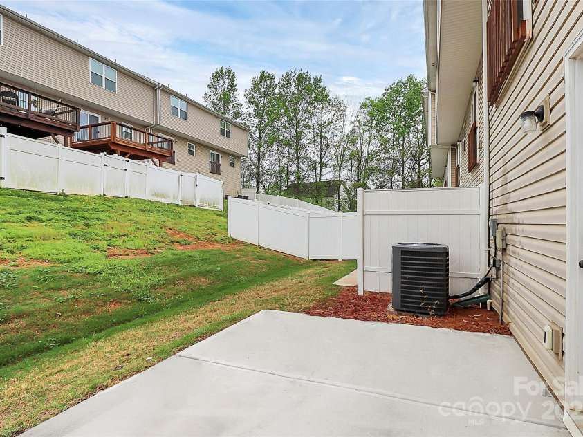 2635 Mccurdy Trail, Charlotte, NC 28269.  MLS# CAR4254188, YatesRealty ID 12716. 