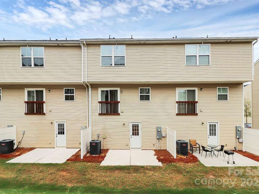 2635 Mccurdy Trail, Charlotte, NC 28269.  MLS# CAR4254188, YatesRealty ID 12716. 