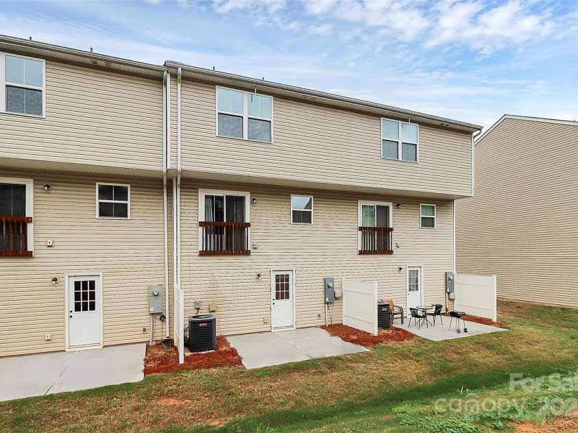 2635 Mccurdy Trail, Charlotte, NC 28269.  MLS# CAR4254188, YatesRealty ID 12716. 