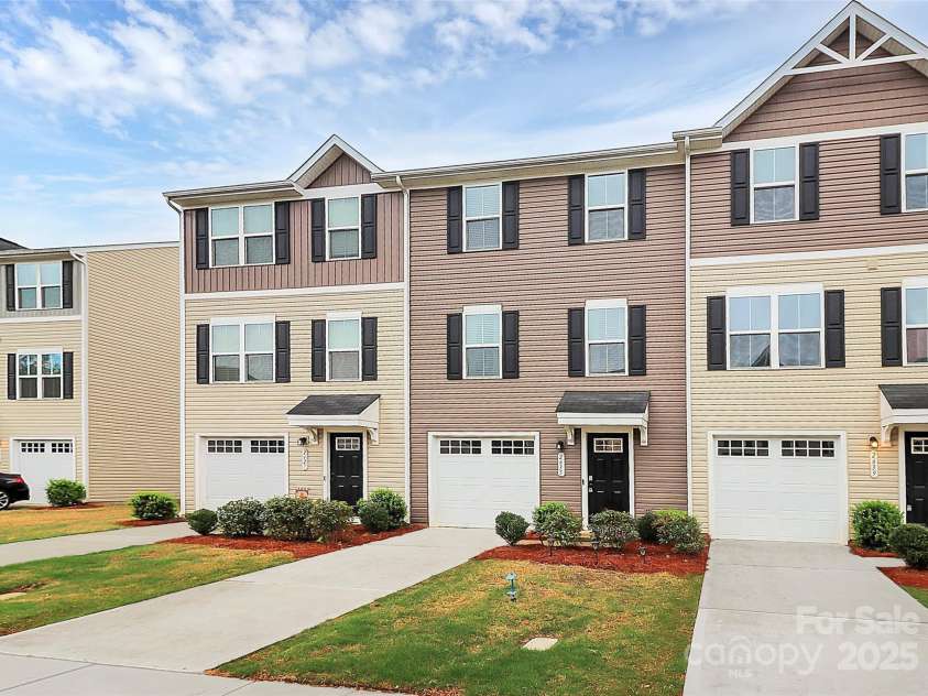 2635 Mccurdy Trail, Charlotte, NC 28269.  MLS# CAR4254188, YatesRealty ID 12716. 