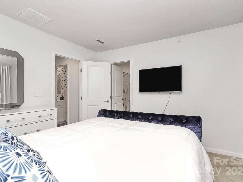 2635 Mccurdy Trail, Charlotte, NC 28269.  MLS# CAR4254188, YatesRealty ID 12716. 