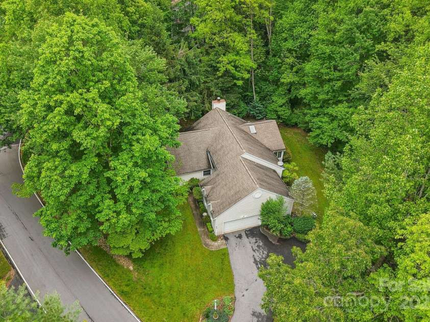 107 Camellia Way, Hendersonville, NC 28739.  MLS# CAR4258101, YatesRealty ID 12717. 