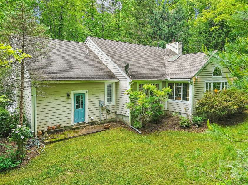 107 Camellia Way, Hendersonville, NC 28739.  MLS# CAR4258101, YatesRealty ID 12717. 