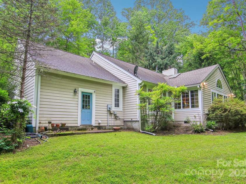 107 Camellia Way, Hendersonville, NC 28739.  MLS# CAR4258101, YatesRealty ID 12717. 