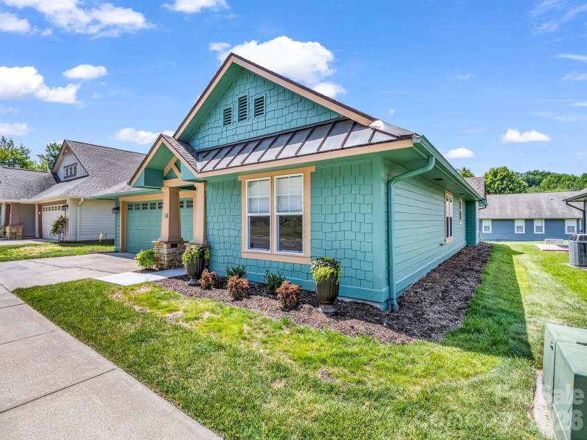 51 Barn Owl Way, Hendersonville, NC 28792.  MLS# CAR4394410, YatesRealty ID 12718. 